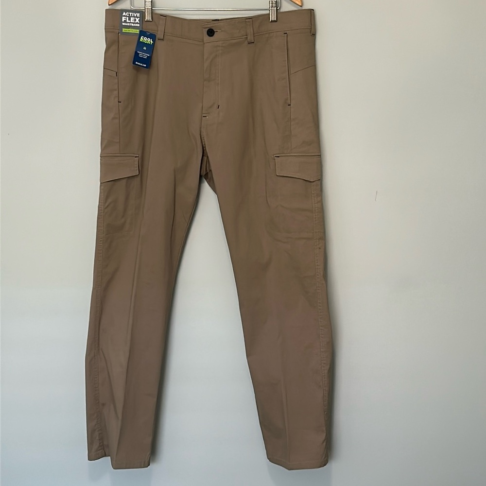 NWT Haggar Active Series Urban Utility Cargo Straight Fit w/Flex Waistband
